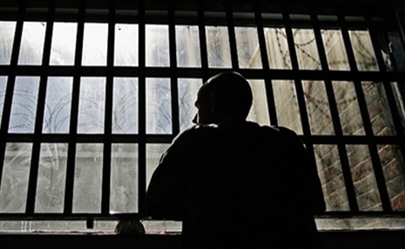 انتقال یک زندانی سیاسی پس از شکنجه به زندان زاهدان