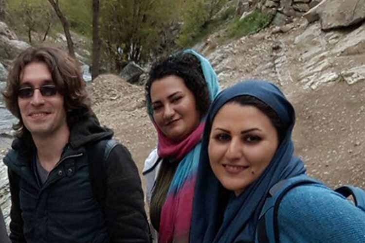 آرش صادقی خواستار حمایت از آتنا دائمی وگلرخ ایرایی