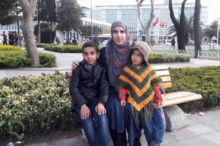 بازداشت همسر و دو فرزند خردسال یک فعال کرد