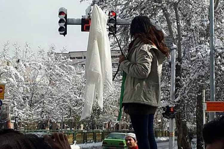 محکومیت دختر خیابان انقلاب