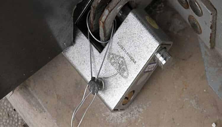 پلمب محل کسب دو شهروند بهایی