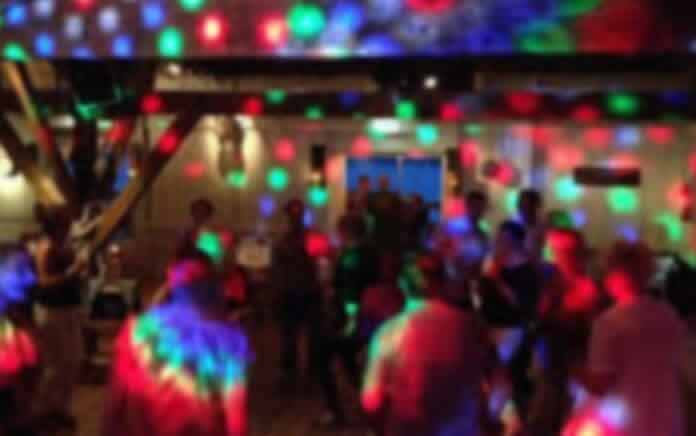 بازداشت ۲۲ دختر و پسر جوان در مهمانی‌ شبانه در دماوند