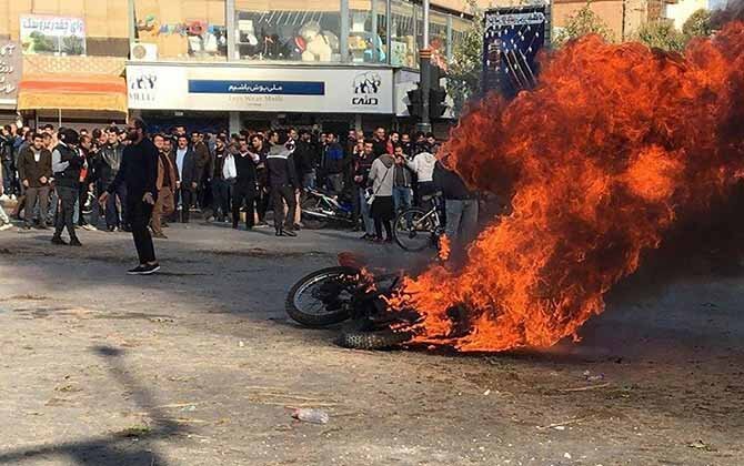 هزاران نفر در اعتراضات سراسری ایران دستگیر شدند، مقامات معترضین را با حکم اعدام تهدید می‌کنند