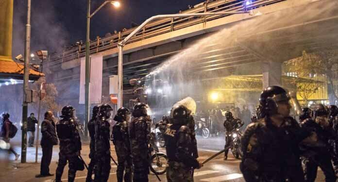 به گفته یک مقام قضایی ۳۰ تن از معترضین پس از سقوط هواپیمای اوکراینی دستگیر شده‌اند
