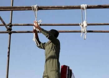 دو زندانی در زندان عادل آباد شیراز به دار آویخته شدند