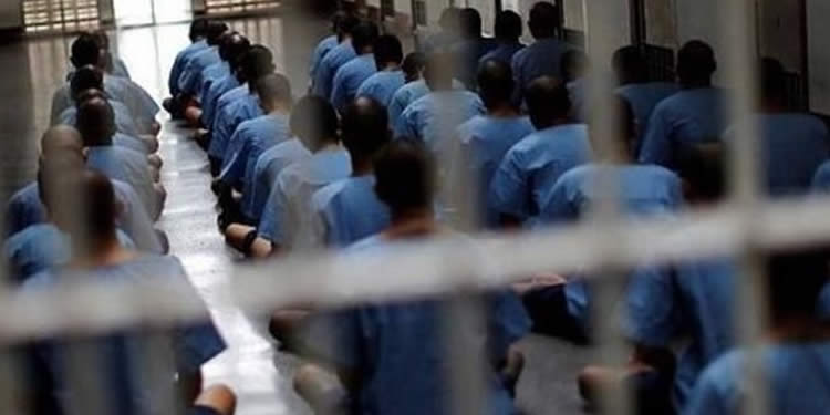 انتقال اجباری زندانیان سیاسی زندان ارومیه به بند فوق امنیتی با ضرب و شتم